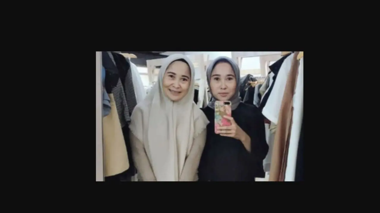 Tersangka kasus dugaan penipuan iPhone si kembar Rihana Rihani.