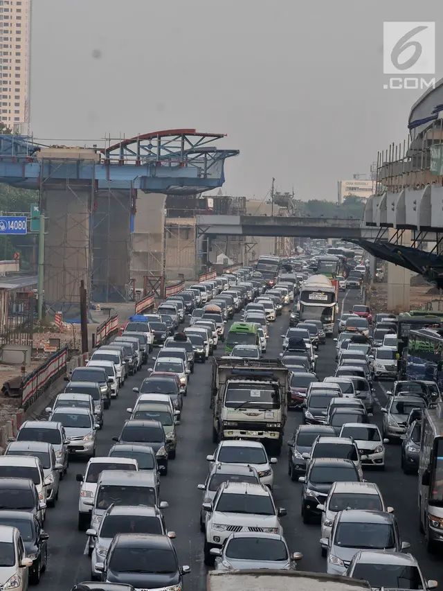 Tol Cikampek Macet Parah di Puncak Arus Mudik