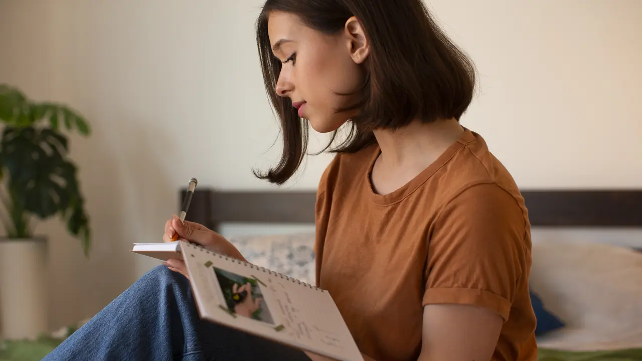 Cara Menjaga Kesehatan Hormonal agar Siklus Haid Tetap Stabil - 2