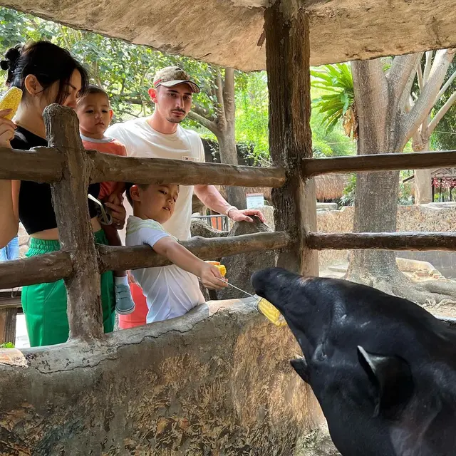 Liburan Jessica Iskandar bersama keluarga