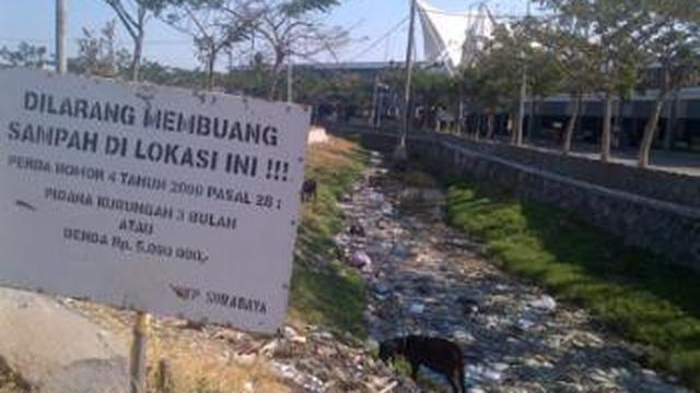 6 Potret Orang Melanggar Larangan Buang Sampah Ini Bikin Elus Dada