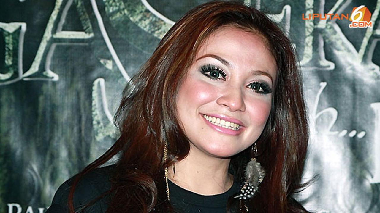 Virnie tertarik dengan topik transgender