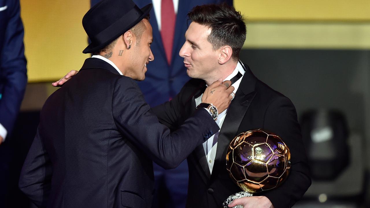 20160111-Wajah Berseri Lionel Messi Saat Terima Trofi FIFA Ballon d`Or -