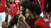 Bagus Kahfi dan Bagas Kaffa merayakan juara Piala AFF U-16 2018. (Bola.com/Aditya Wany)