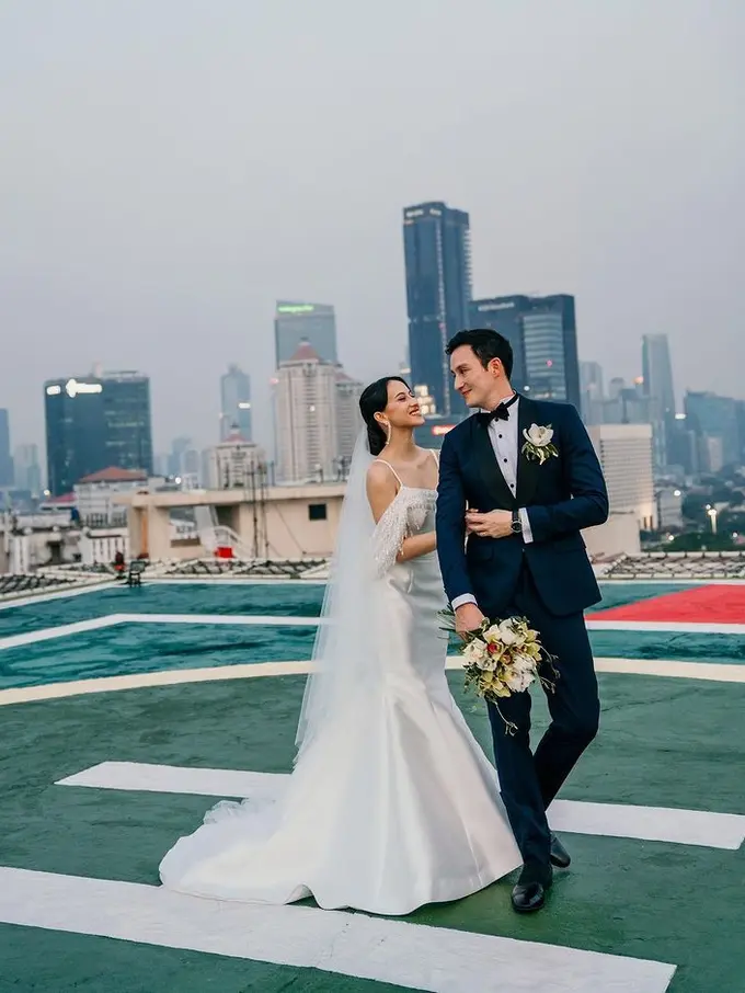 Janisaa Pradja dan Mike Lewis menikah di helipad. (Foto: Instagram/mike_lewis)