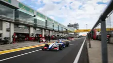 Pebalap muda Indonesia, Presley Martono, gagal meraih poin pada race pertama seri ketujuh Formula Renault (FR) Eurocup 20017 di Sirkuit Red Bull Ring, Spielberg, Austria, Sabtu (22/7/2017). (Bola.com/Reza Khomaini)