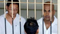 Kedua gembong narkoba 'Bali Nine' Myuran Sukumaran dan Andrew Chan meninggalkan Lapas kerobokan sekitar 05.20 Wita. Dua unit barracuda yang membawa keduanya keluar dari Lapas Kelas IIA Kerobokan, Denpasar, menuju Bandara Ngurah Rai, Bali. 