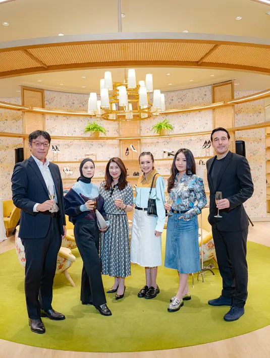 Untuk diketahui, pada koleksi Musim Gugur/Dingin 2024, Tory Burch terus mengeksplorasi volume dan siluet dengan cara baru: dengan tajam tepian, tekstur yang tidak biasa, dan detail olahraga teknis.  [Dok/Tory Burch].