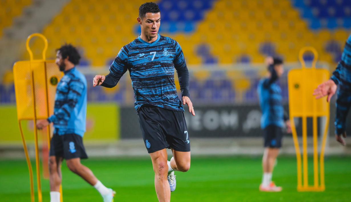 Crsitiano Ronaldo mengikuti sesi latihan bersama Al Nassr. (Twitter Al Nassr FC)
