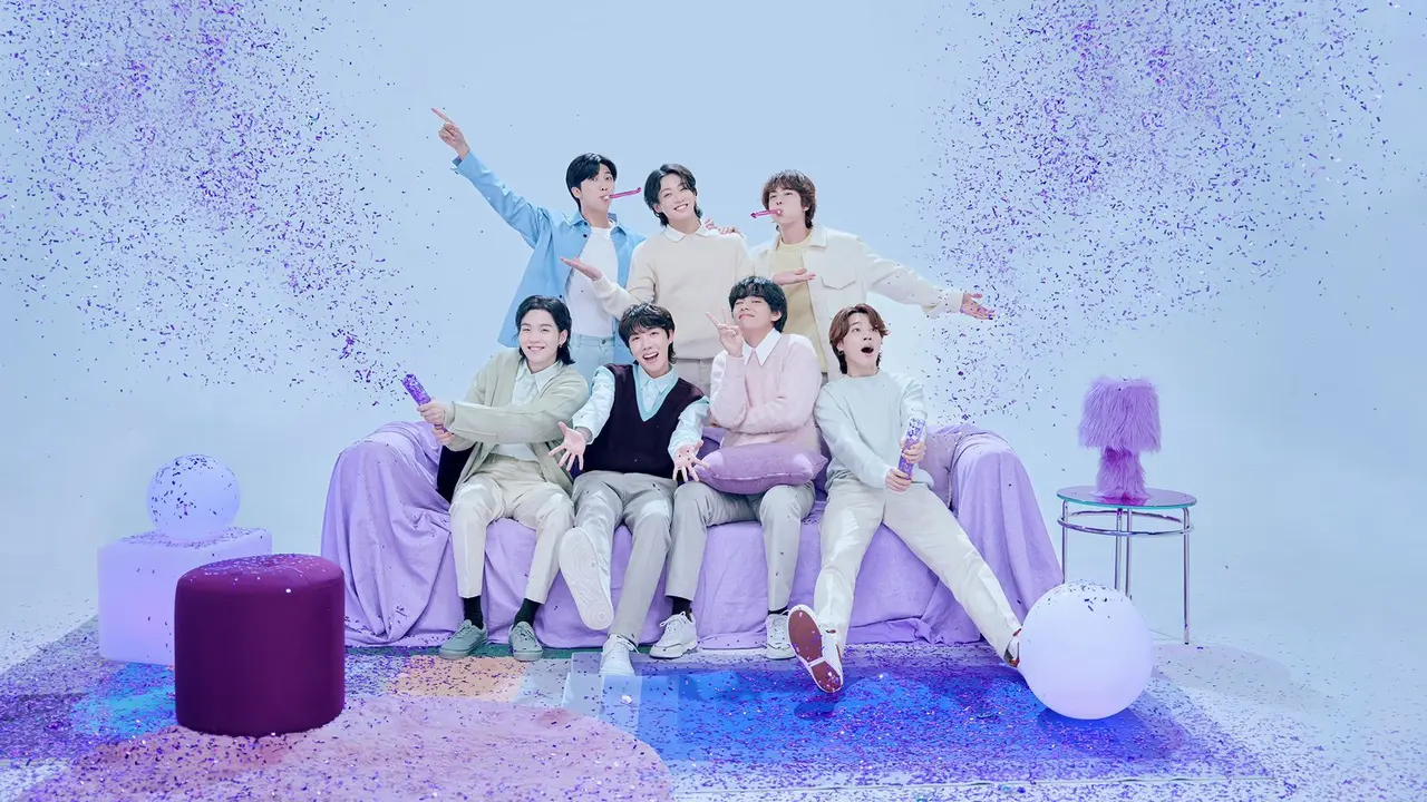 BTS dalam photo session khusus untuk ulang tahun mereka ke-10. (Source: Weverse)