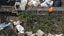 Sampah yang dikumpulkan seperti botol plastik kertas dan kabel. (Liputan6.com/Angga Yuniar)