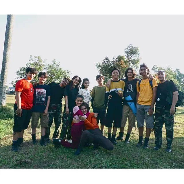 Jadi Guru di Sinetron, Ini 6 Potret Natalie Zenn Bareng Pemain Dari Jendela SMP