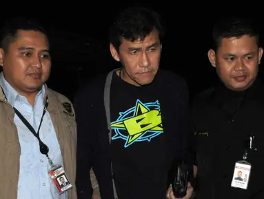 Presdir Agung Podomoro Land, Ariesman Widjaja mendatangi KPK, Jakarta, Jumat (1/4). Harisman menyerahkan diri usai penetapan dirinya sebagai tersangka terkait pembahasan raperda sonasi wilayah pesisir dan pulau-pulau terluar. (Liputan6.com/Helmi Afandi)