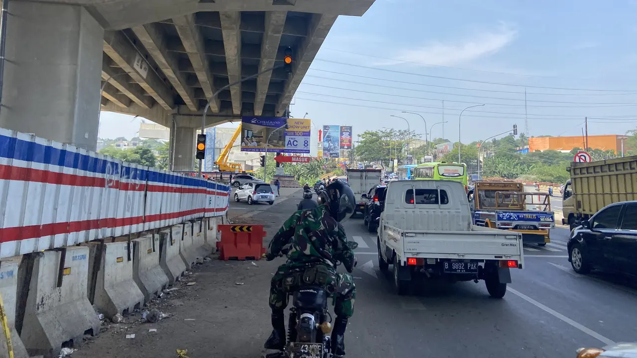 Lokasi kecelakaan maut yang menewaskan 10 orang di di Jalan Transyogi, kawasan simpang Citra Grand CBD Cibubur.