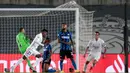Penyerang Real Madrid, Rodrigo, melakukan selebrasi mencetak gol ke gawang Inter Milan pada laga Liga Champions di Stadion Alfredo Di Stefano, Rabu (4/11/2020). Real Madrid menang dengan skor 3-2. (AP/Bernat Armangue)