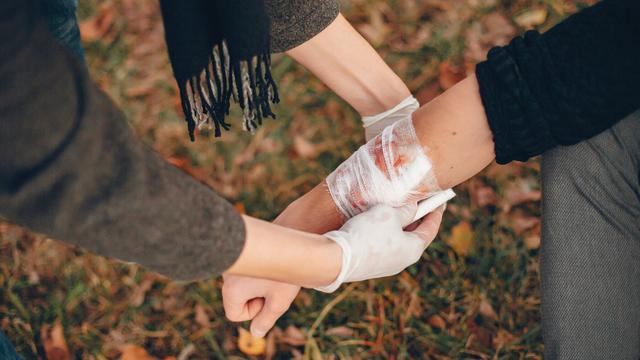 Ilustrasi luka yang diperban/freepik.com/prostooleh