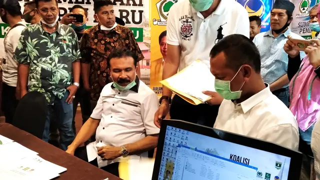 Fakhrizal-Genius Umar mendaftar ke poros baru untuk pilkada Sumbar, Sabtu 8 Agustus 2020. (Liputan6.com/ Novia Harlina)