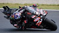 Pembalap Aprilia Racing, Jorge Martin, asal Spanyol, mengendarai motornya selama sesi latihan bebas MotoGP Grand Prix Jepang di Mobility Resort Motegi, Motegi, Prefektur Tochigi, pada 26 September 2025. (Toshifumi KITAMURA/AFP)