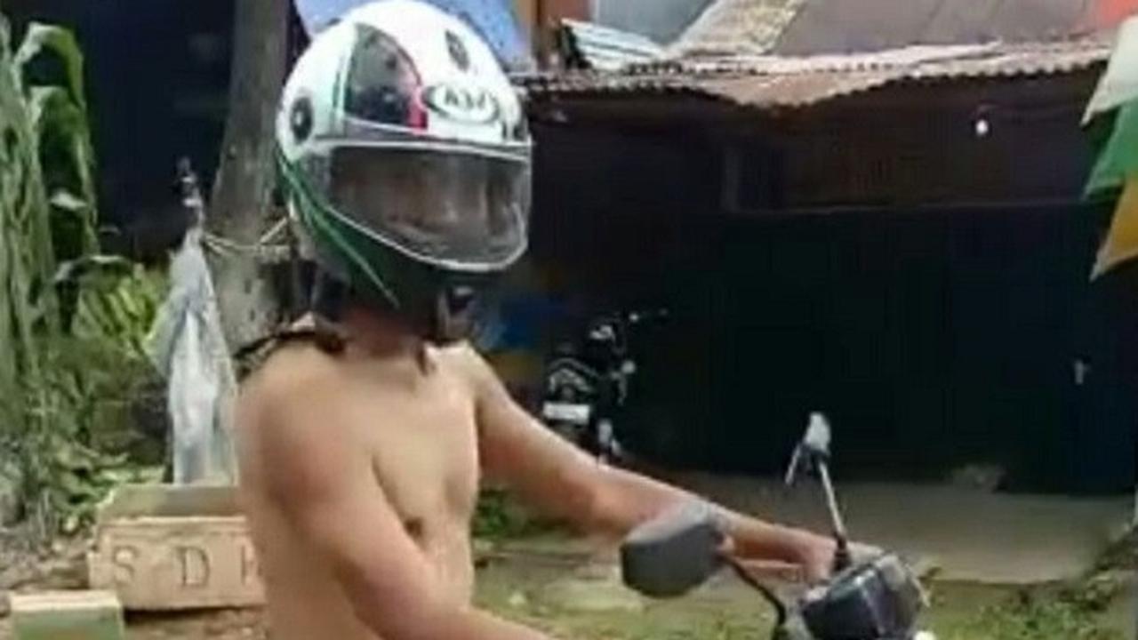 Pengendara Motor Bugil yang Berkeliling Kota Ternyata PNS