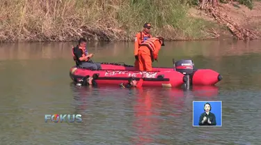 Petugas menemukan korban hilang pesawat latih Cessna yang jatuh di Sungai Cimanuk, Indramayu.