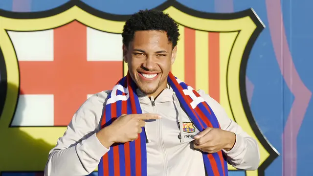Foto: Kenalkan Vitor Roque Pemain Baru Barcelona, Tolak Nomor Punggung 10 Peninggalan Lionel Messi