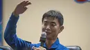 Kimiya Yui, seorang astronot asal Jepang terlihat dari balik dinding kaca saat konferensi pers jelang misi keberangkatan ke luar angkasa di kosmodrom Baikonur, Kazakhstan, 21 Juli 2015. (REUTERS/Shamil Zhumatov)