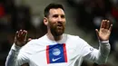<p>Pemain Paris Saint-Germain (PSG) Lionel Messi melakukan selebrasi usai mencetak gol ke gawang Nice (OGCN) pada pertandingan sepak bola Liga Prancis di Stadion Allianz Riviera, Nice, Prancis, Sabtu (8/4/2023). (CHRISTOPE SIMON/AFP)</p>
