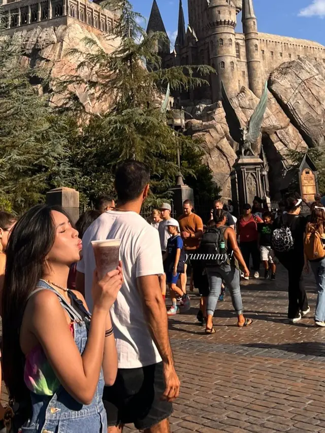 Pamer Ketemu Christian Bale, Ini 7 Potret Beby Tsabina Main Ke Universal Studio