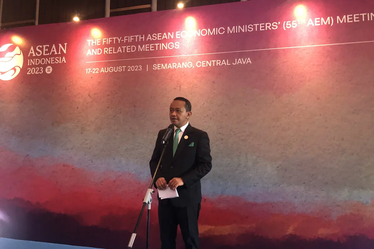 Menteri Investasi/Kepala Badan Koordinasi Penanaman Modal (BKPM) Bahlil Lahadalia di ASEAN Investment Area (AIA) Council Meeting Ke-26 dalam rangkaian Pertemuan Menteri Ekonomi ASEAN (AEM) Ke-55 di Semarang, Jawa Tengah, Sabtu, (19/8/2023).