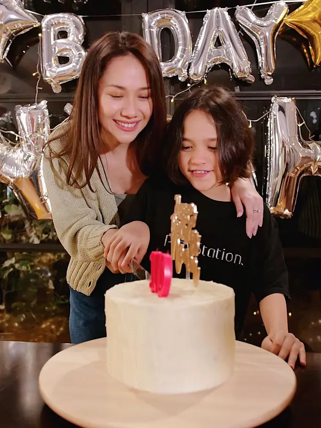 Rayakan Ultah Anak Tanpa Mendiang Ashraf, Ini 6 Momen Hangat BCL dan Noah Sinclair