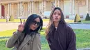 Bukan cuma busana, warna rambut Anggun C Sasmi dan Raisa juga kontras yang bikin makin fashionable [@anggun_cipta]