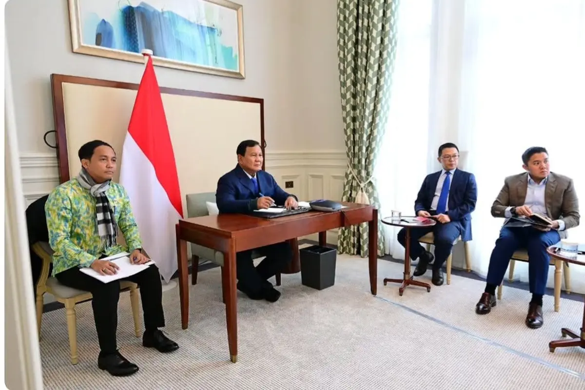Presiden Prabowo Subianto memimpin rapat dari London, Inggris, disela-sela kunjungan kerjanya, Senin (19/1/2026).