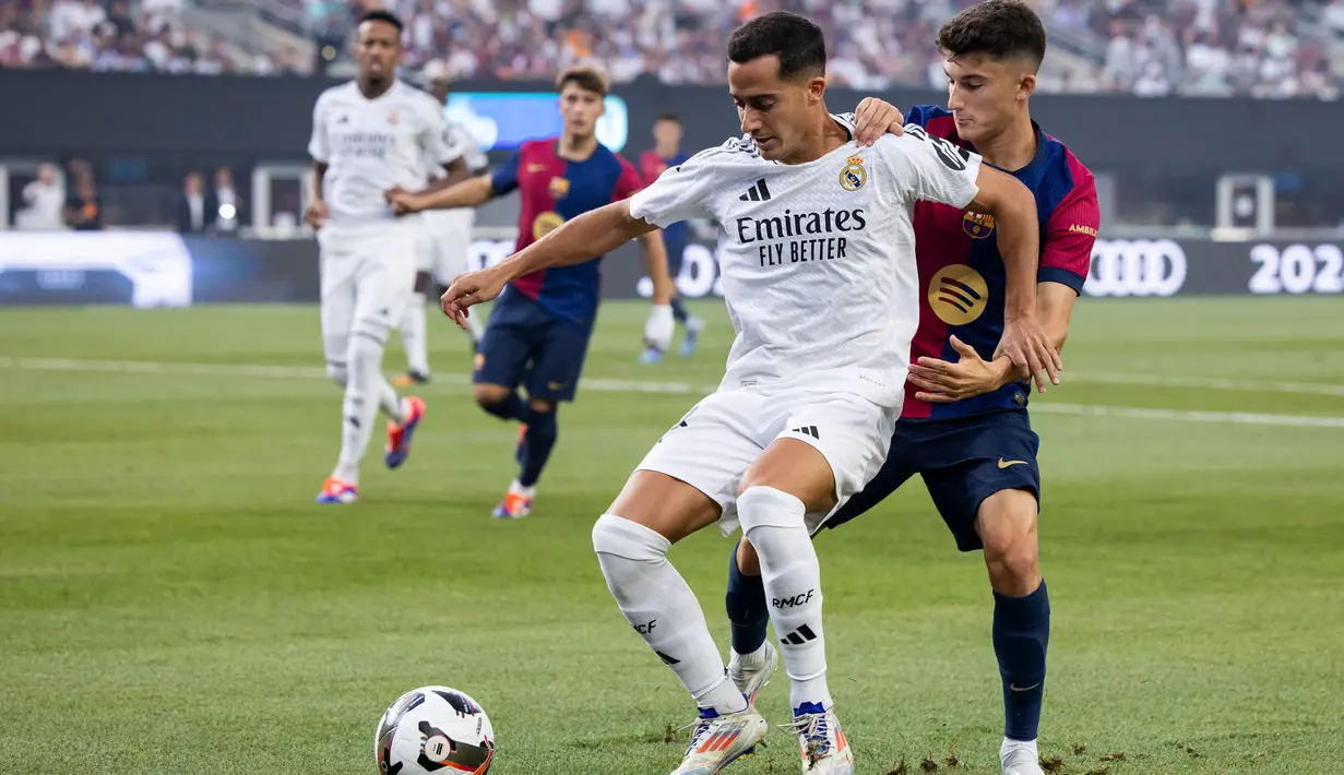 Hingga akhir laga, Barcelona unggul atas Real Madrid 2-1. (Ira L. Black/Getty Images North America/Getty Images via AFP)