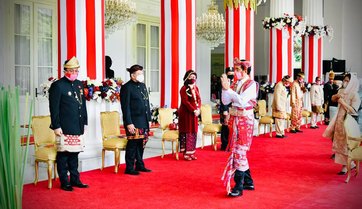 Presiden Joko Widodo atau Jokowi didampingi Ibu Negara Iriana Joko Widodo tiba untuk menghadiri Upacara Peringatan Detik-Detik Proklamasi 1945 di Istana Merdeka, Jakarta, Senin (17/8/2020). (Foto: Biro Pers Sekretariat Presiden)