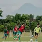 Cetak Dua Gol, Ini 5 Aksi Mahmoud Eid Latihan Serius Bersama Persebaya (sumber: Instagram.com/officialpersebaya)