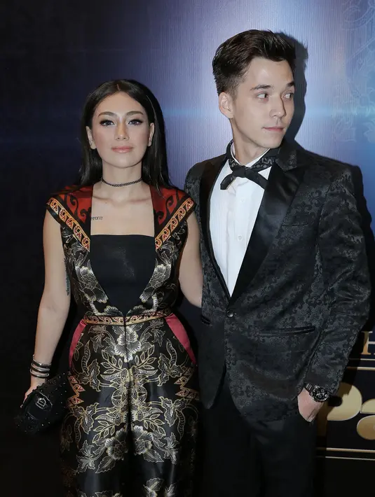 Sedangkan bagi Stefan, ini merupakan bentuk rasa sayangnya. "Karena memang sayang, jadi kemana-mana inginnya berdua," ujar Stefan William, di kawasan Thamrin, Jakarta Pusat, Jumat (14/10/2016) malam. (Galih W. Satria/Bintang.com)