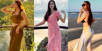 Tetap pede berbikini saat ke pantai, Aura Kasih memadukannya dengan cover up skirts warna cerah. [Instagram/aurakasih]