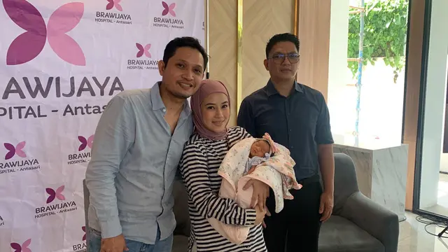Deddy Lisan dan istrinya, Ika Kirana, mendapatkan anak keempat (Liputan6.com - M Altaf Jauhar)
