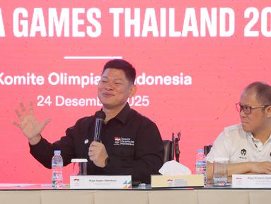 Ketua Umum Komite Olimpiade Indonesia (NOC Indonesia), Raja Sapta Oktohari, memberikan keterangan saat jumpa pers di kantor NOC Indonesia, Jakarta, Rabu (24/12/2025). (Bola.com/M Iqbal Ichsan)