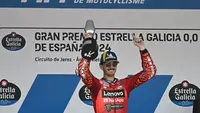 Pembalap Ducati Lenovo Team, Francesco Bagnaia, berhasil meraih podium juara pada MotoGP Spanyol 2024 di Sirkuit Jerez, Minggu (28/4/2024) malam WIB. (AFP/JORGE GUERRERO)