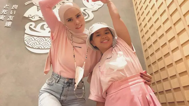 Liburan Angel Lelga dan Hawra