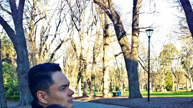 Jarang Tersorot, Ini 6 Momen Manis Eva Anindita dan Suami