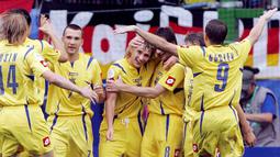 Ukraina. Ukraina tercatat baru 1 kali lolos ke putaran final Piala Dunia pada edisi 2006 di Jerman. Andriy Shevchenko dkk lolos otomatis usai memuncaki Grup 2 pada fase kualifikasi Zona UEFA. Ukraina baru tersingkir di babak perempatfinal pada putaran final Piala Dunia 2006 setelah takluk 0-3 dari Italia. (AFP/Karim Jaafar)