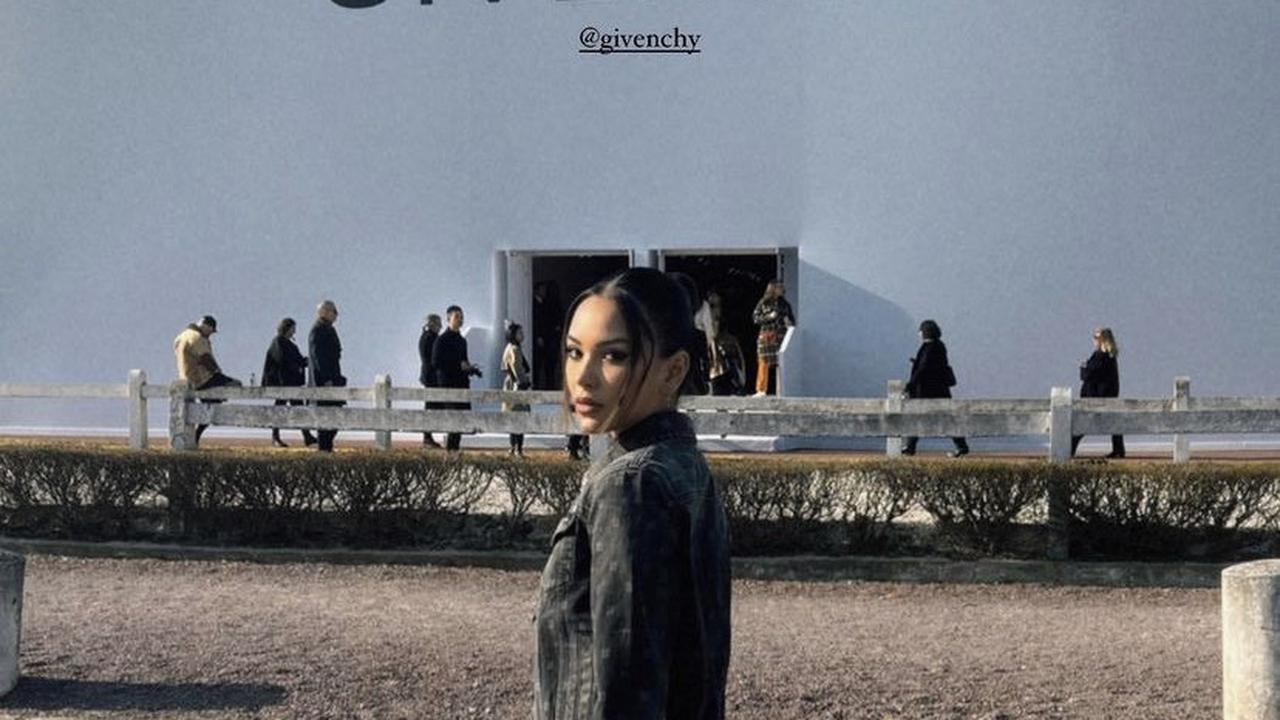 Alyssa Daguise Makin Eksis Tampil Gorgeous di Givenchy Paris Fashion Week