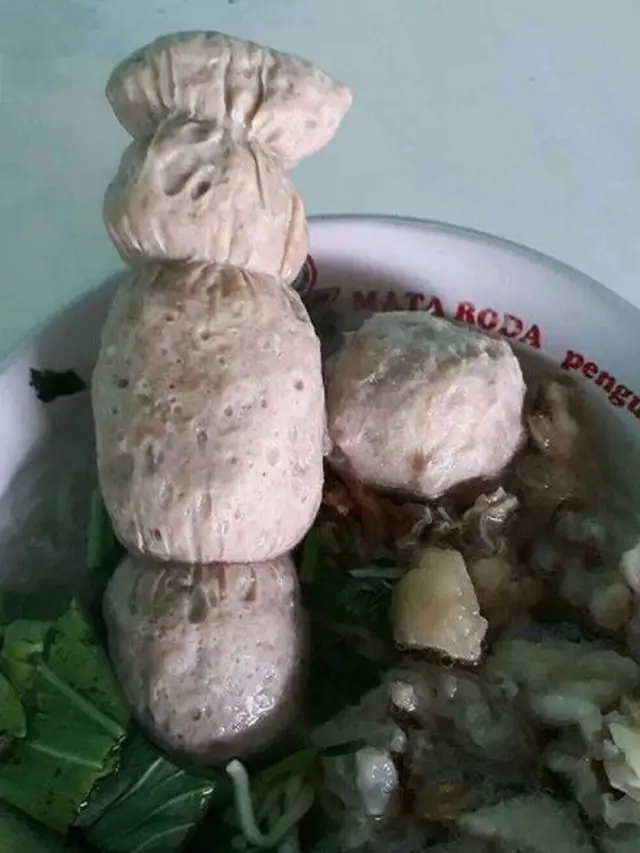 6 Potret Bakso Nyeleneh Mulai dari Warna hingga Isiannya Ini Bikin Tepuk Jidat
