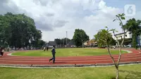 Warga berolahraga di Alun-Alun Kota Bogor, Jawa Barat, Senin (26/9/2022). Alun-Alun Kota Bogor dilengkapi dengan fasilitas olahraga sampai tempat bermain anak. (Liputan6.com/Magang/Aida Nuralifa)