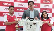 Keberhasilan di SEA Games juga diikuti dengan aksi sosial dari pemain Timnas Futsal Indonesia Syauqi Saud. (Bola.com/Robi Dian)