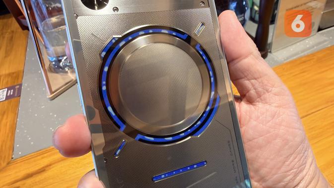 Redmagic 11 Pro jadi smartphone pertama di dunia dengan liquid cooling aktif layaknya PC gaming. (Liputan6.com/ Yuslianson)