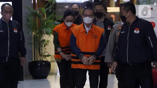 Diduga Terima Suap, Bupati Kapuas dan Istri Ditahan KPK