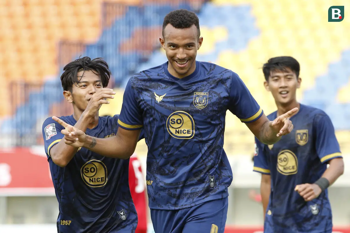 FOTO: Persela Lamongan Unggul 2-1 atas Persik Kediri di Babak Pertama - Melvyn Lorenzen